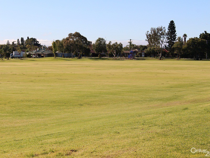 68 Council Avenue, Rockingham WA 6168