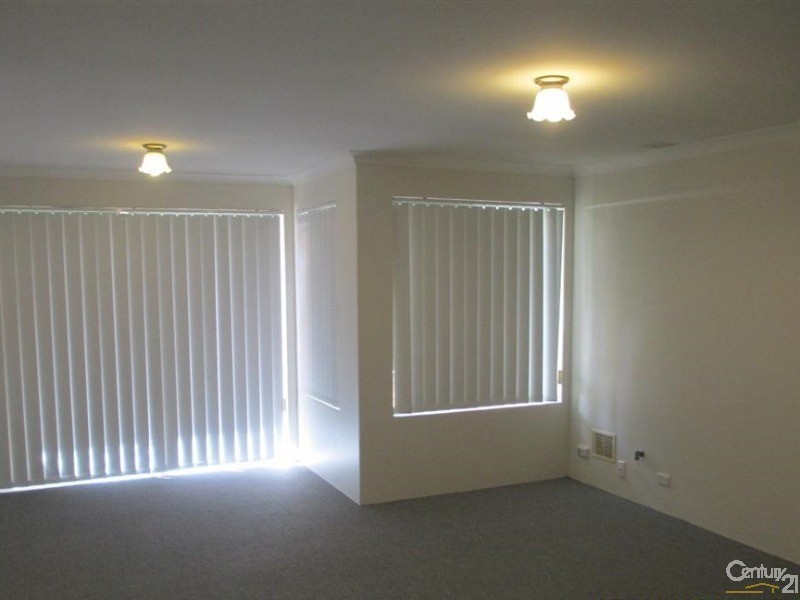 2/2  Redbud Mews, Cooloongup WA 6168