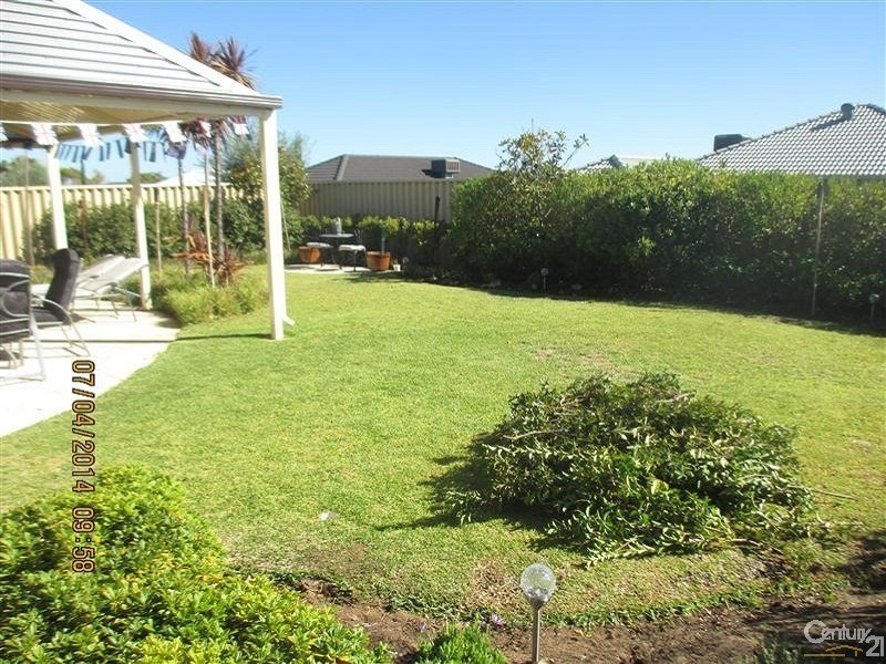 32 Arrowwood Loop, Secret Harbour WA 6173