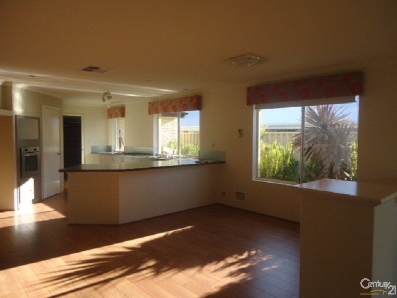 32 Arrowwood Loop, Secret Harbour WA 6173