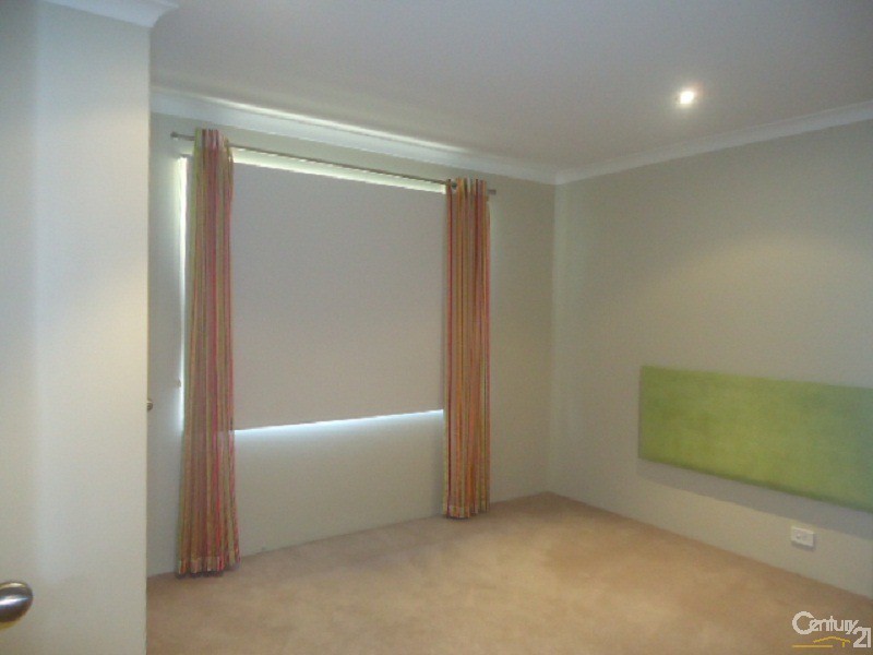 32 Arrowwood Loop, Secret Harbour WA 6173