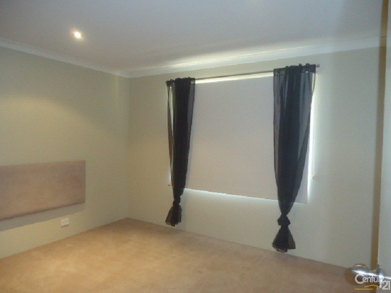 32 Arrowwood Loop, Secret Harbour WA 6173