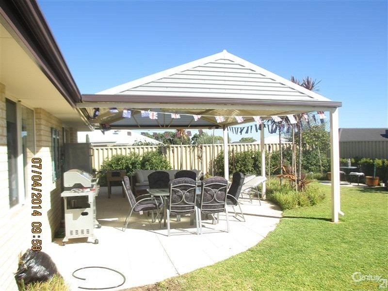 32 Arrowwood Loop, Secret Harbour WA 6173