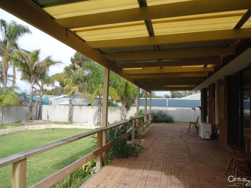 8 Knowle Way, Warnbro WA 6169