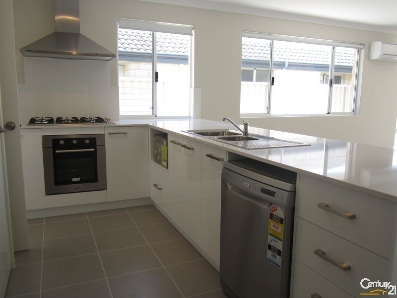 6 Indee Pass, Secret Harbour WA 6173