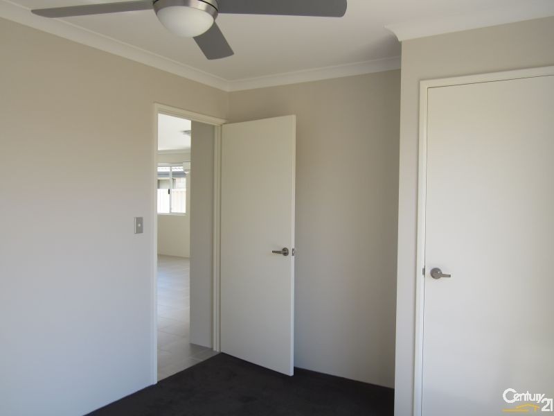 6 Indee Pass, Secret Harbour WA 6173