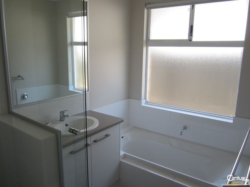 6 Indee Pass, Secret Harbour WA 6173