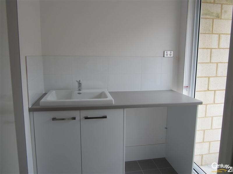 6 Indee Pass, Secret Harbour WA 6173