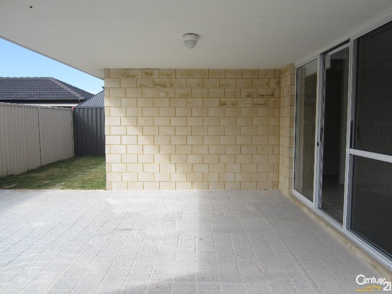 6 Indee Pass, Secret Harbour WA 6173