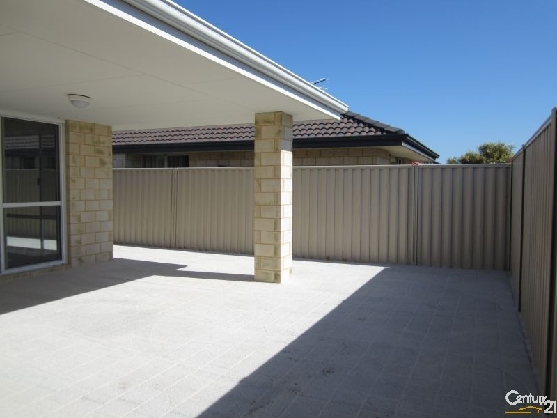 6 Indee Pass, Secret Harbour WA 6173