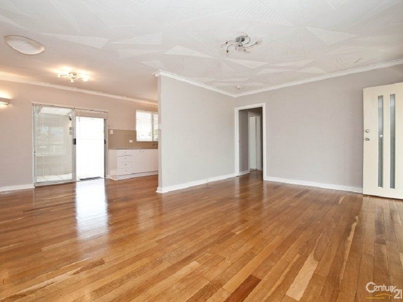 32 Wavelea Street, Safety Bay WA 6169