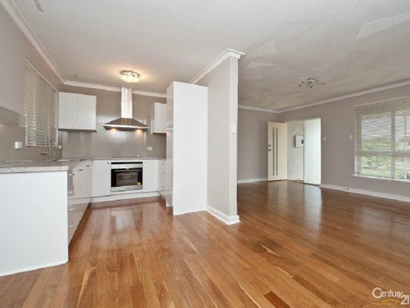 32 Wavelea Street, Safety Bay WA 6169