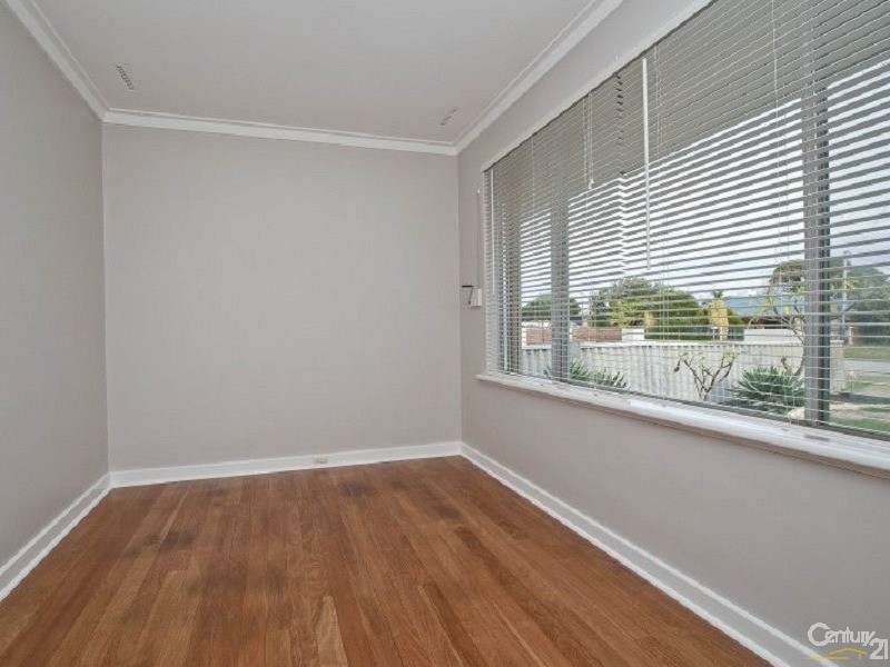 32 Wavelea Street, Safety Bay WA 6169