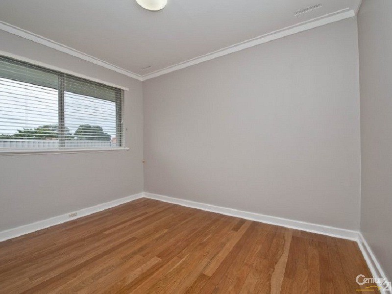 32 Wavelea Street, Safety Bay WA 6169