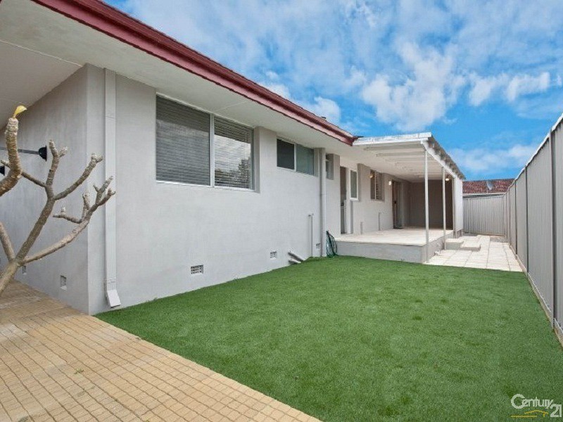32 Wavelea Street, Safety Bay WA 6169