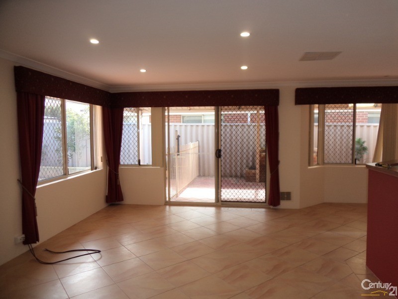 28 Galway Gardens, Warnbro WA 6169