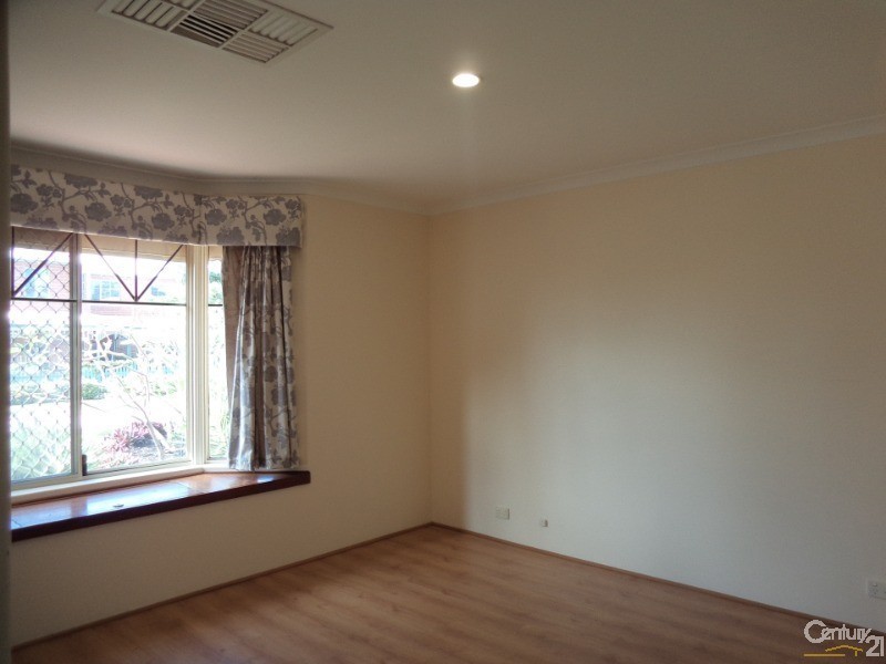 28 Galway Gardens, Warnbro WA 6169