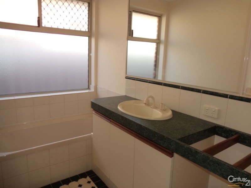 28 Galway Gardens, Warnbro WA 6169