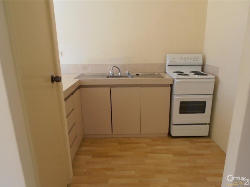 17/8 Merope Close, Rockingham WA 6168