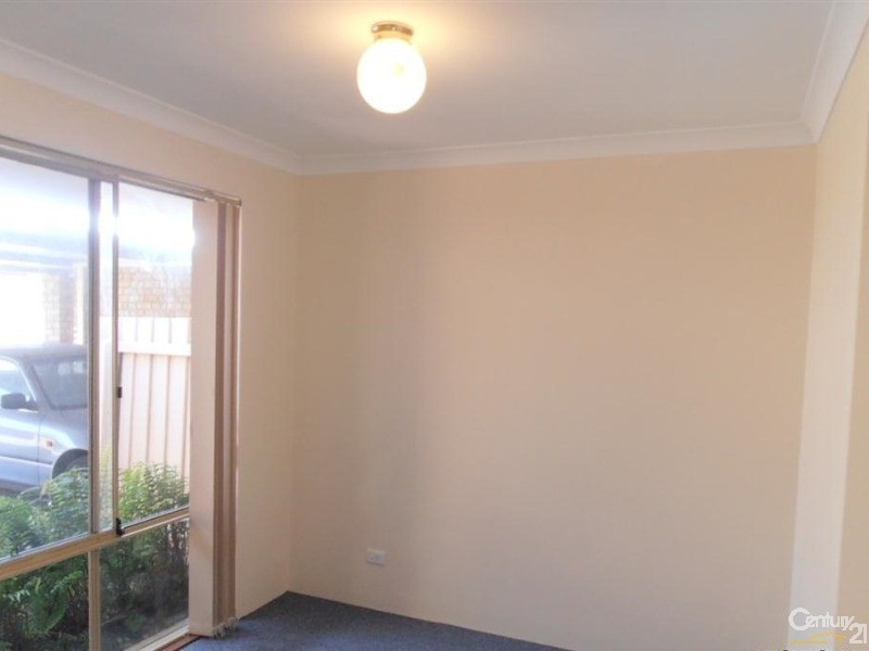 17/8 Merope Close, Rockingham WA 6168