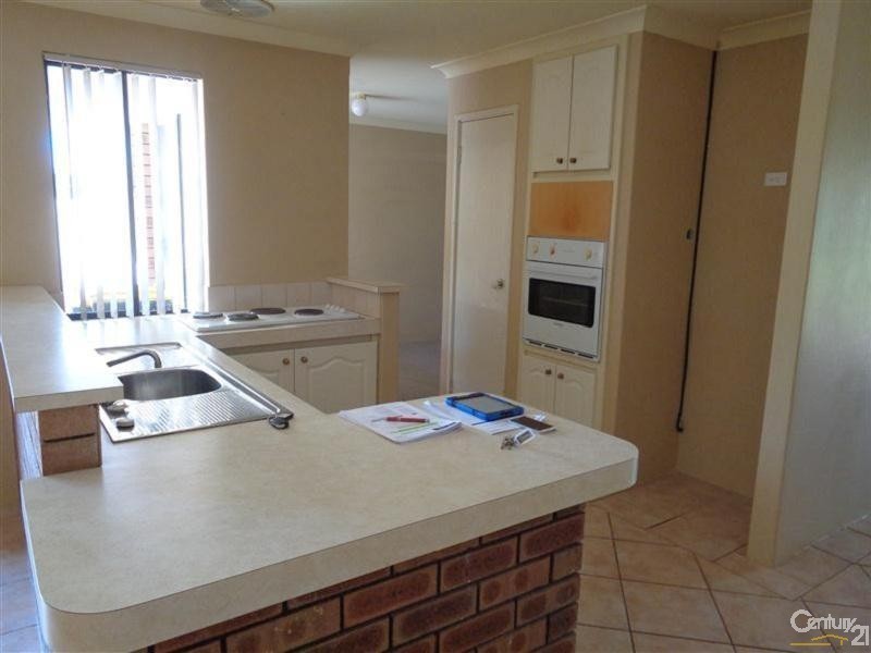 27 Hartland Way, Warnbro WA 6169