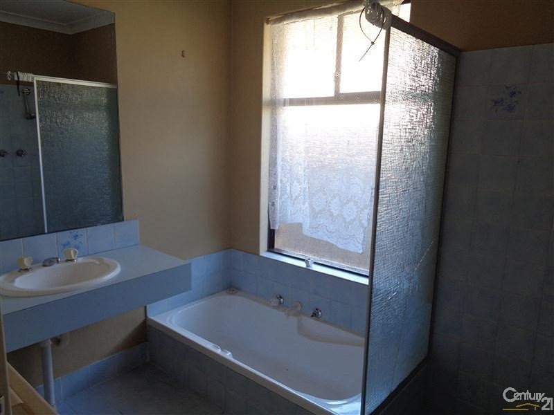 27 Hartland Way, Warnbro WA 6169