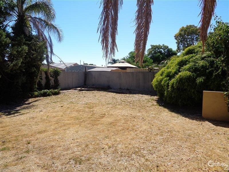 27 Hartland Way, Warnbro WA 6169