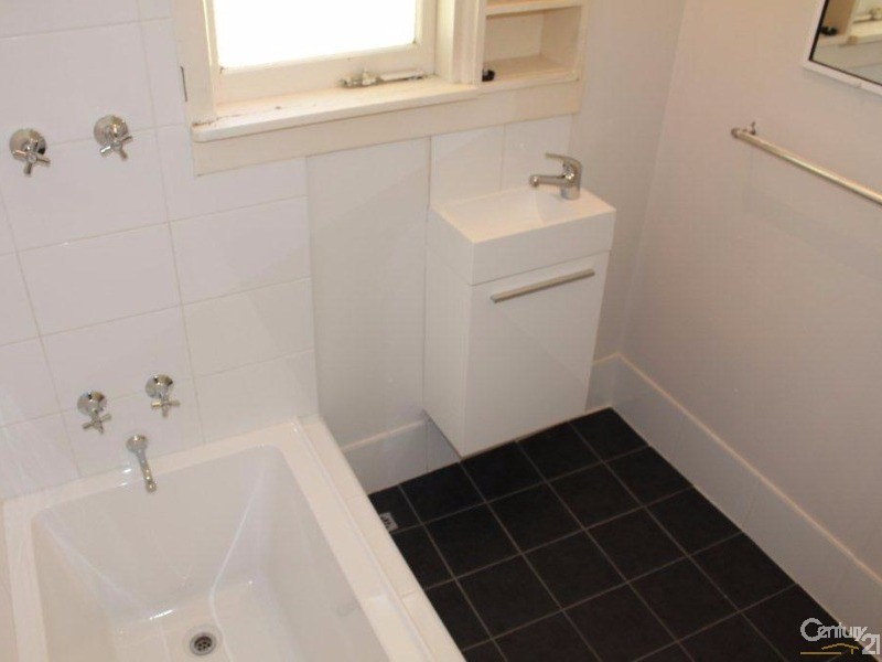 4B Robert Place, Calista WA 6167