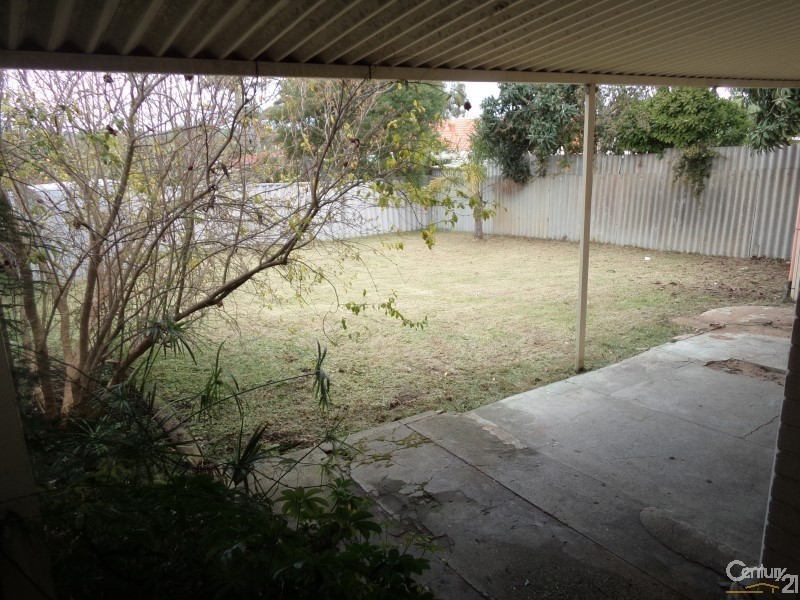 4B Robert Place, Calista WA 6167