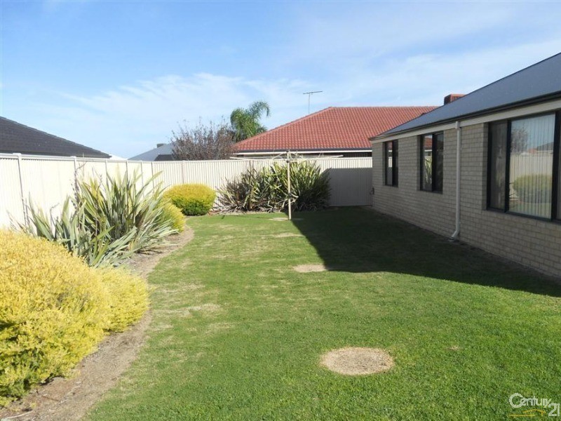 22 Windermere Way, Waikiki WA 6169