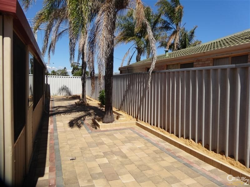 31 Nabberu Loop, Cooloongup WA 6168