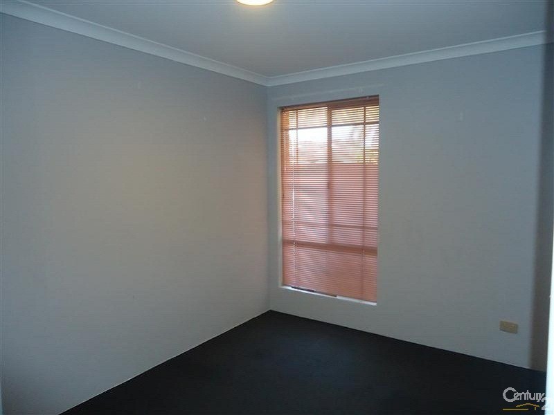 17 Kentia Close, Warnbro WA 6169