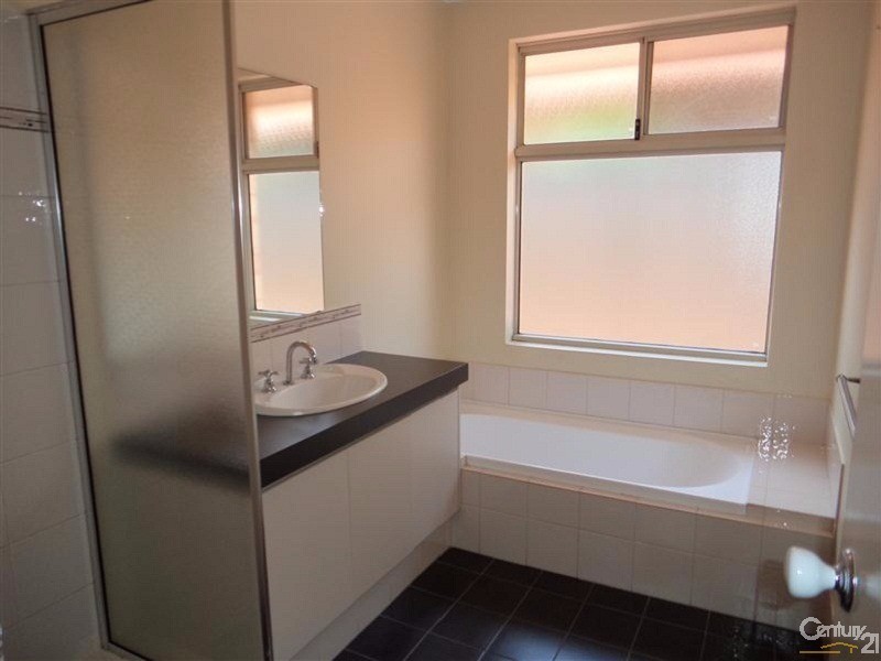 5 Brussels Circuit, Port Kennedy WA 6172