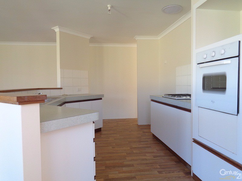 77 Parklands Drive, Warnbro WA 6169
