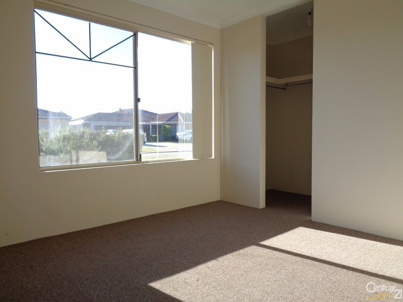 77 Parklands Drive, Warnbro WA 6169