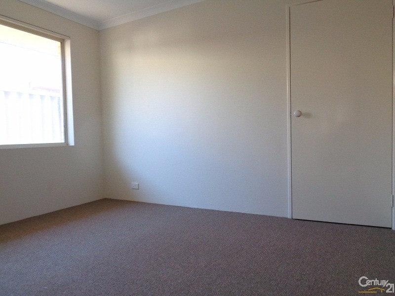 77 Parklands Drive, Warnbro WA 6169