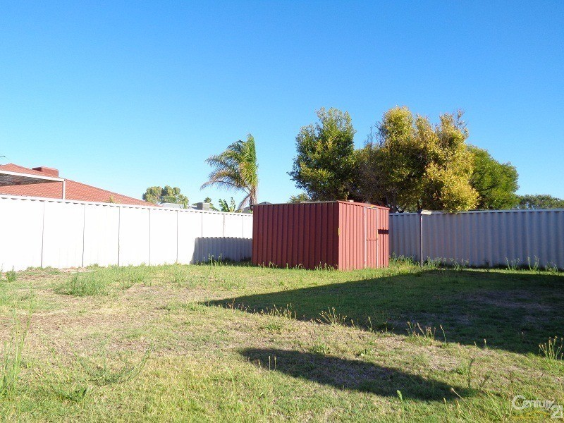 77 Parklands Drive, Warnbro WA 6169