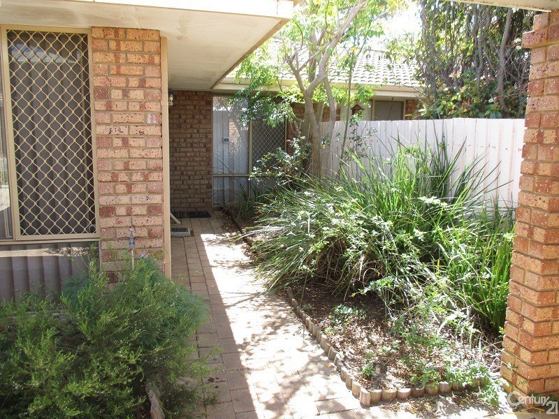 11/8 Merope Close, Rockingham WA 6168