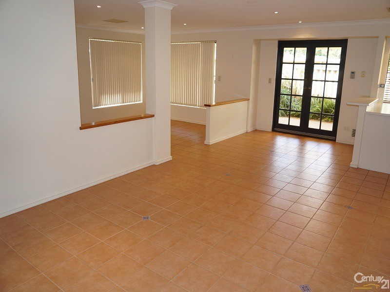 14 Coran Gardens, Warnbro WA 6169