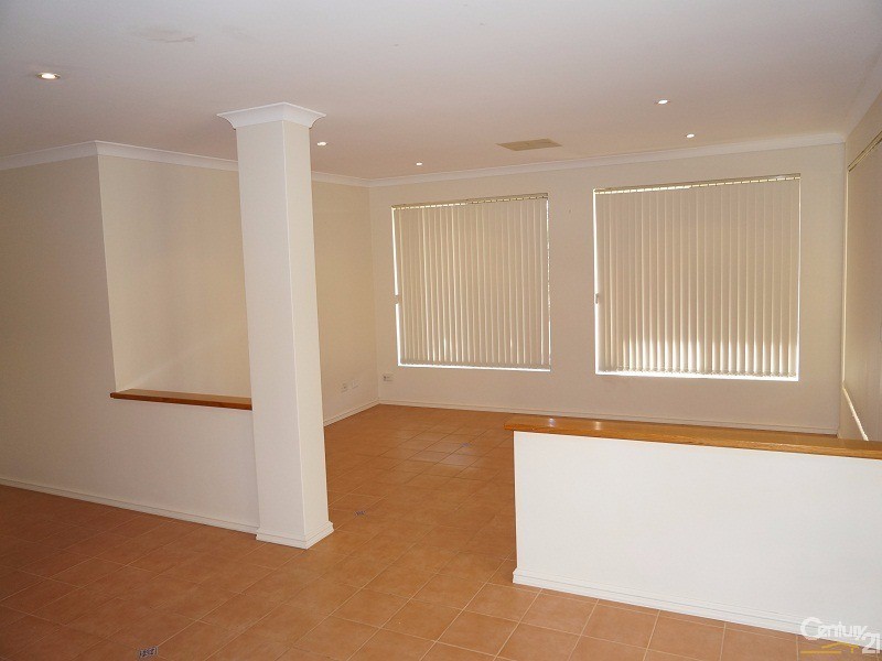 14 Coran Gardens, Warnbro WA 6169