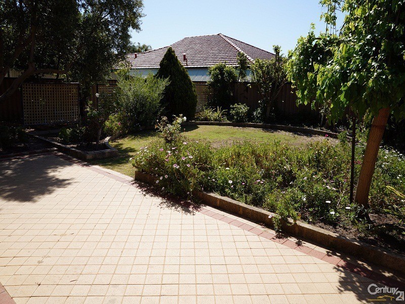 14 Coran Gardens, Warnbro WA 6169