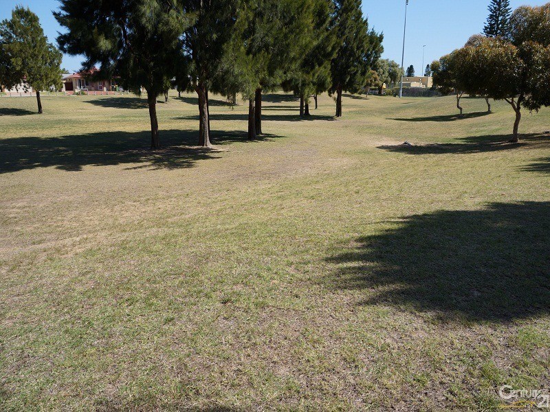 14 Coran Gardens, Warnbro WA 6169