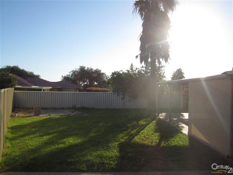 8 Skye Close, Warnbro WA 6169