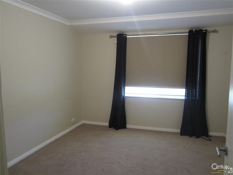 8 Skye Close, Warnbro WA 6169
