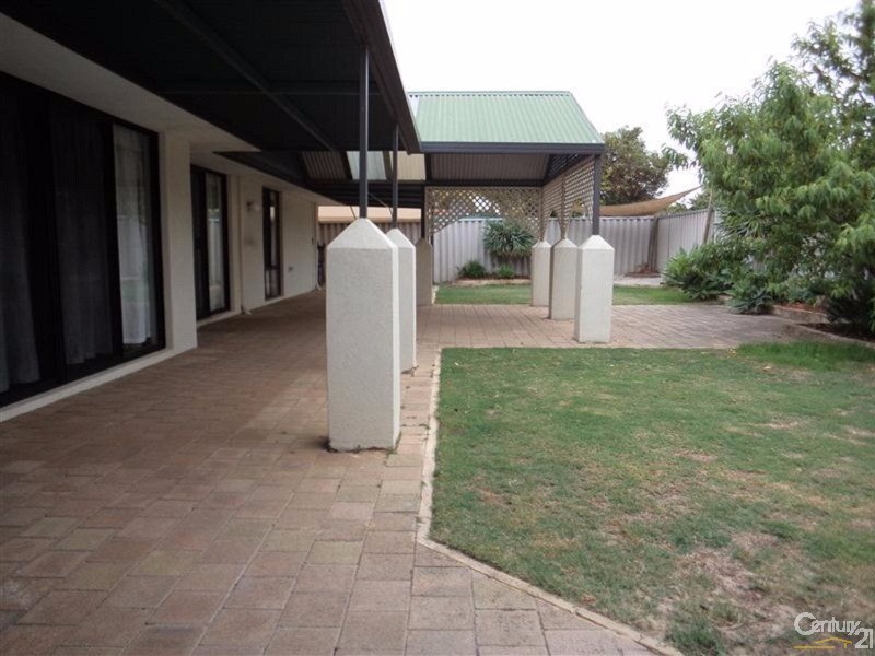 16 Timberlane Loop, Cooloongup WA 6168