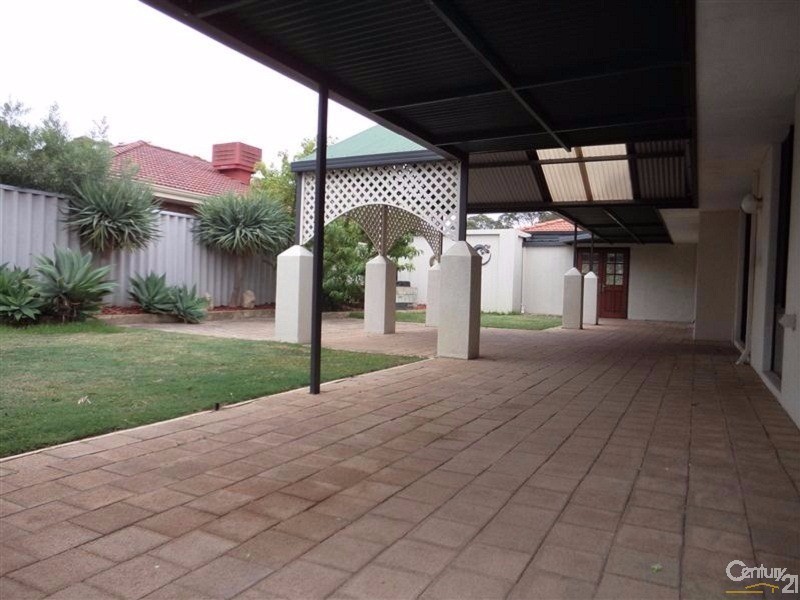 16 Timberlane Loop, Cooloongup WA 6168