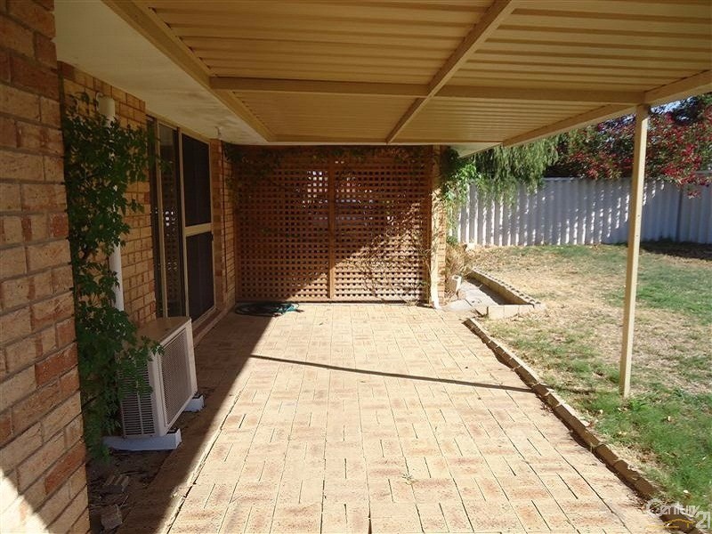 8 Wills Court, Cooloongup WA 6168