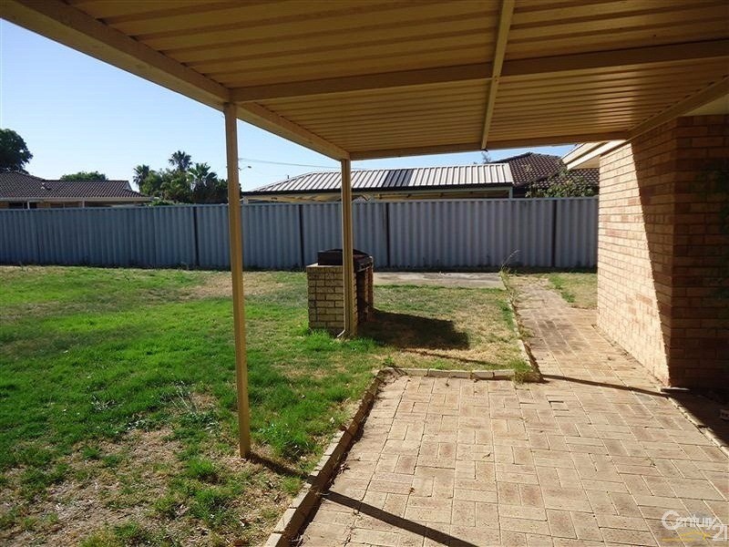 8 Wills Court, Cooloongup WA 6168