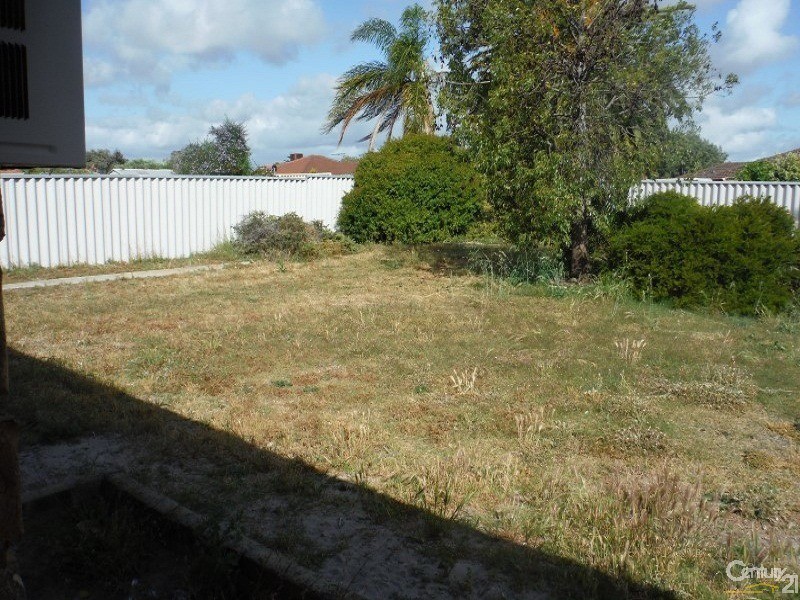 4 Baker Court, Waikiki WA 6169