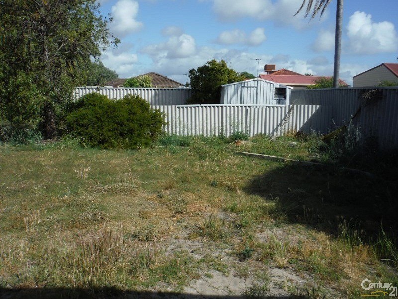 4 Baker Court, Waikiki WA 6169